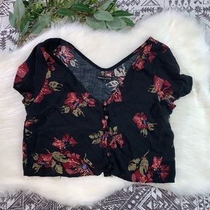 Kendall & Kylie floral crop top. Small